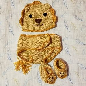 So adorable 0-6m lion set